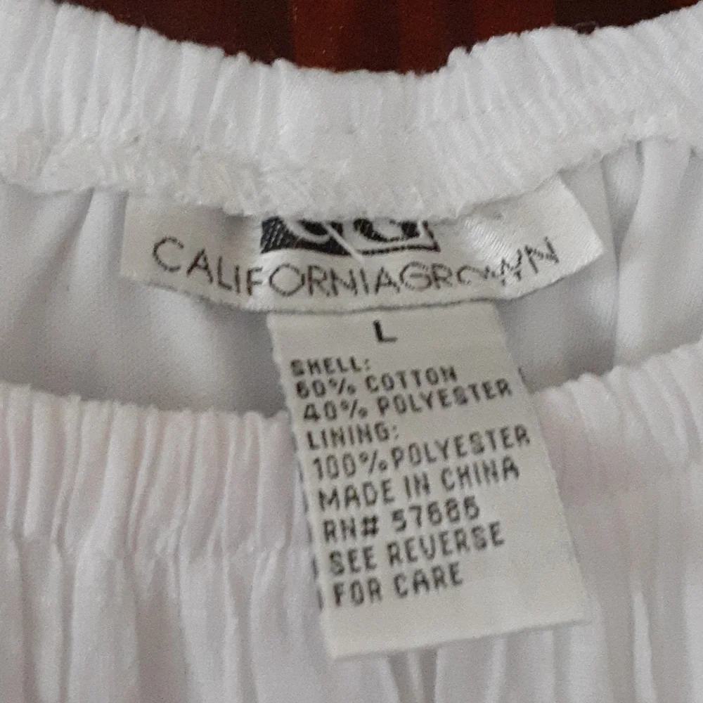 California Grown sz large off shoulder white beach dress lace bottom NWOT - Picture 3 of 4